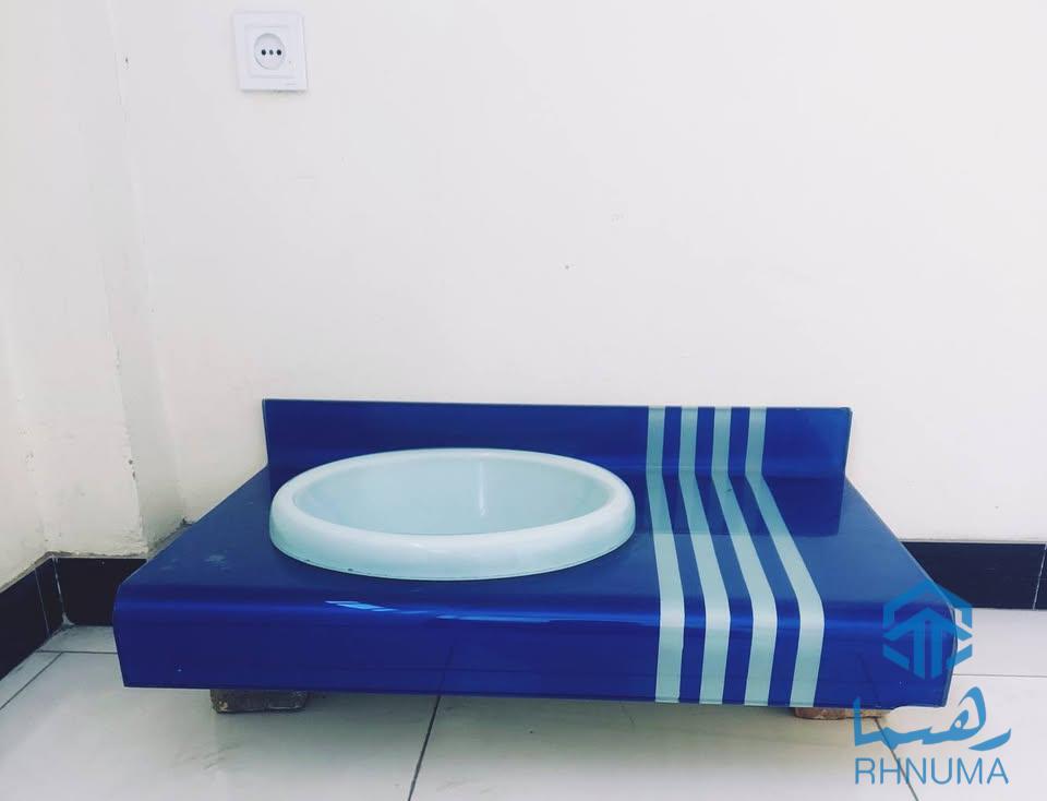 یک عدد سینک دست شویئ شیشه ای