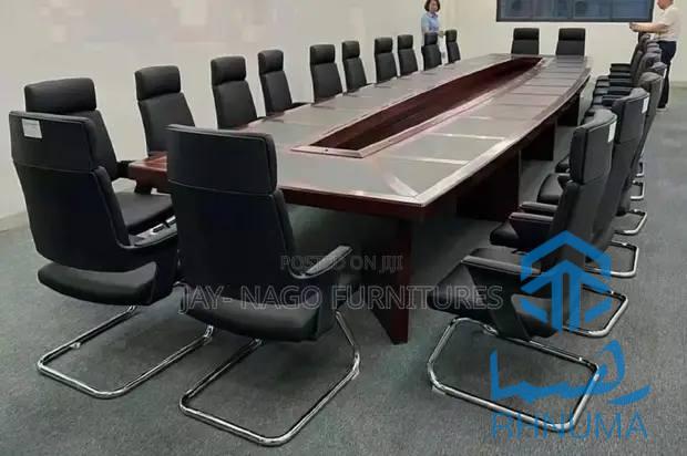 شرکت تجارتی جهان فرنیچر وارد کننده انواع و اقسام میز های کنفرانس خارجی