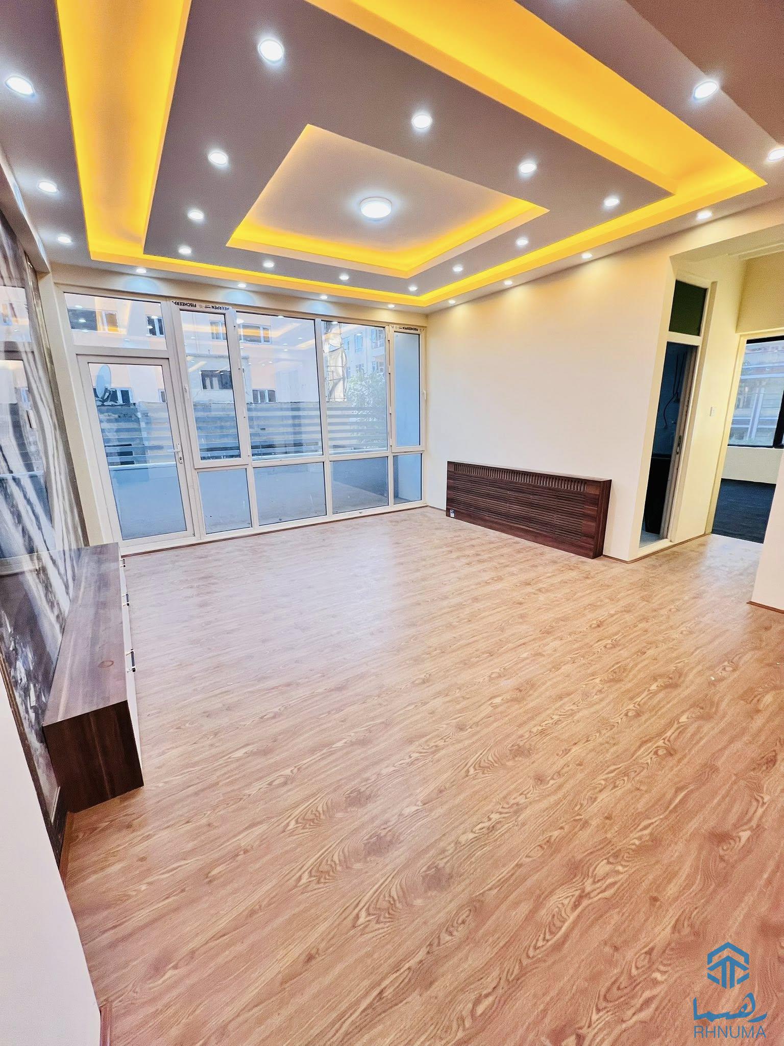 یک باب چهار اطاقه فروشی