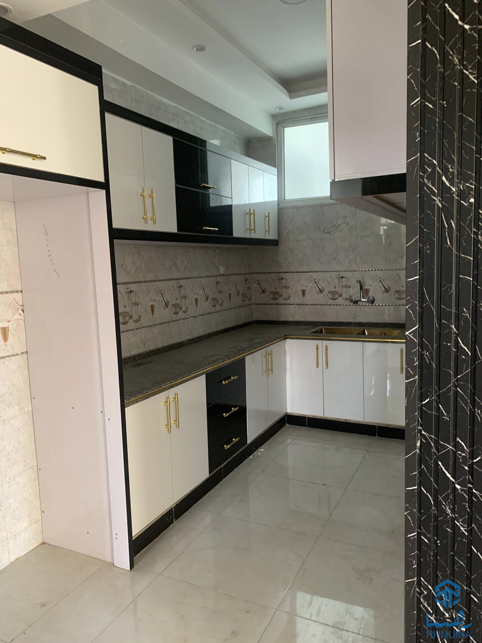 يك باب اپارتمان چهار اطاقه VIP آفتاب رخ؛