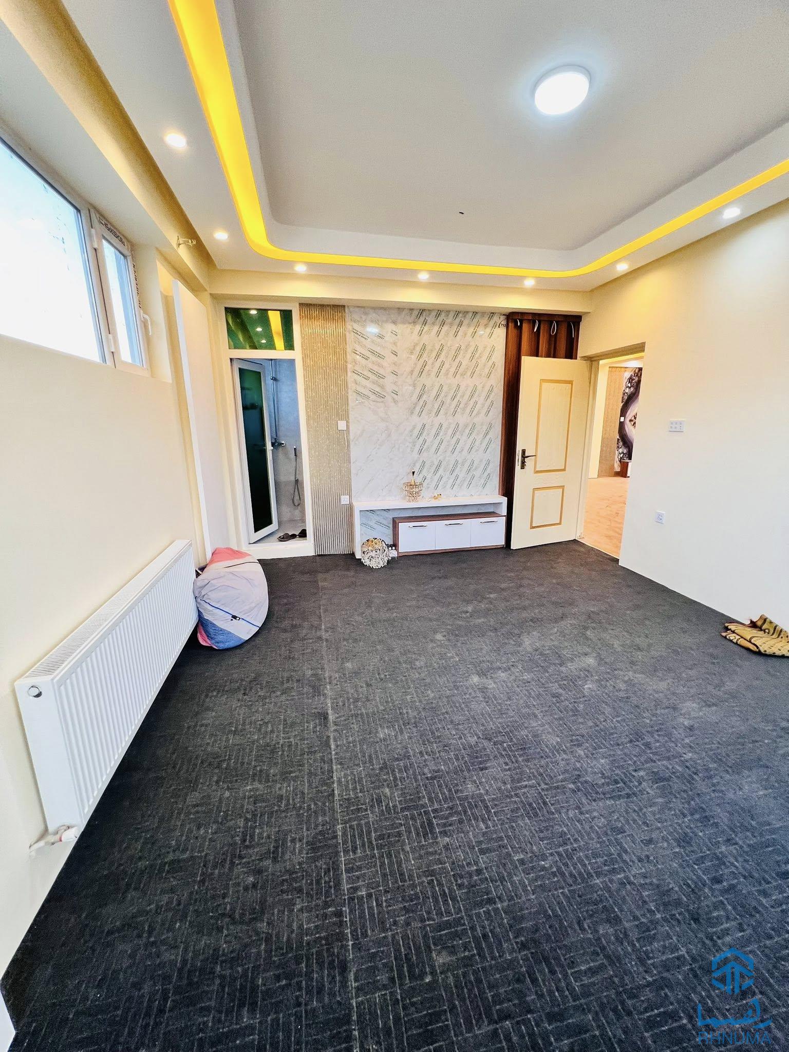 یک باب چهار اطاقه فروشی