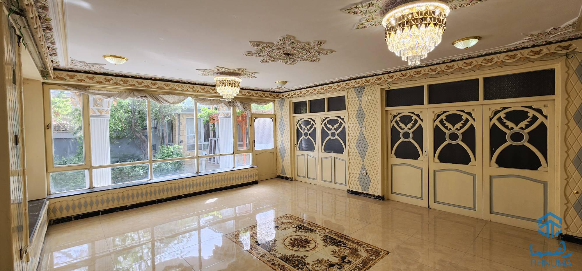 تعمیر فروشی سه منزله