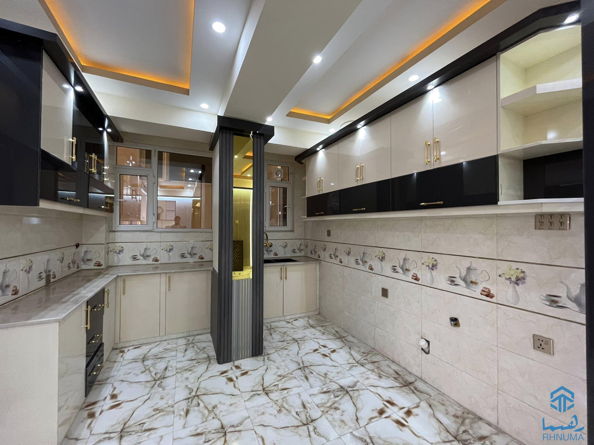 یک باب آپارتمان چهار اطاقه مفشن VIP فروشی