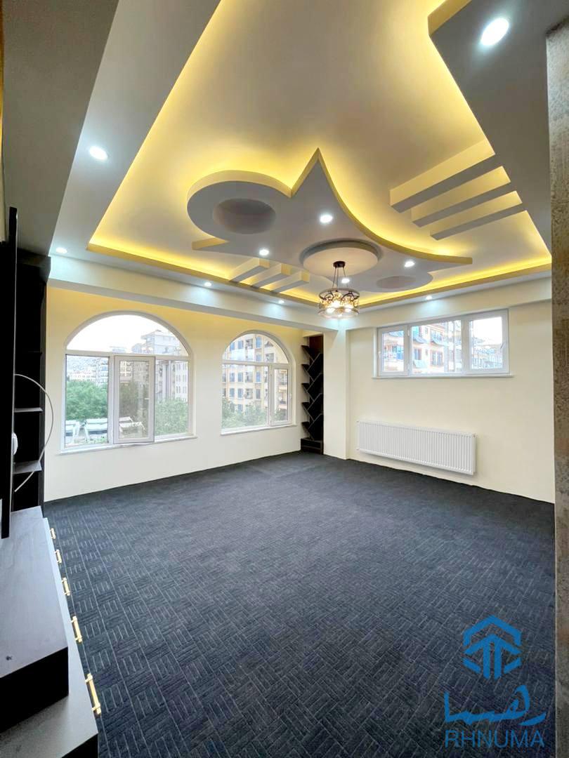 یک باب آپارتمان سه اطاقه مفشن VIP تخت بام دار