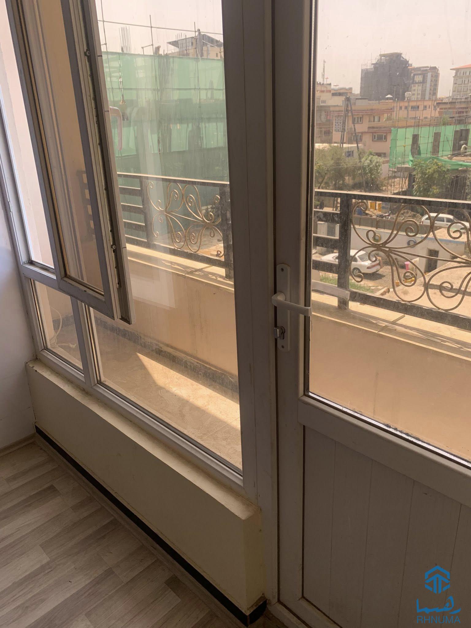 يك باب اپارتمان چهار اطاقه VIP آفتاب رخ؛