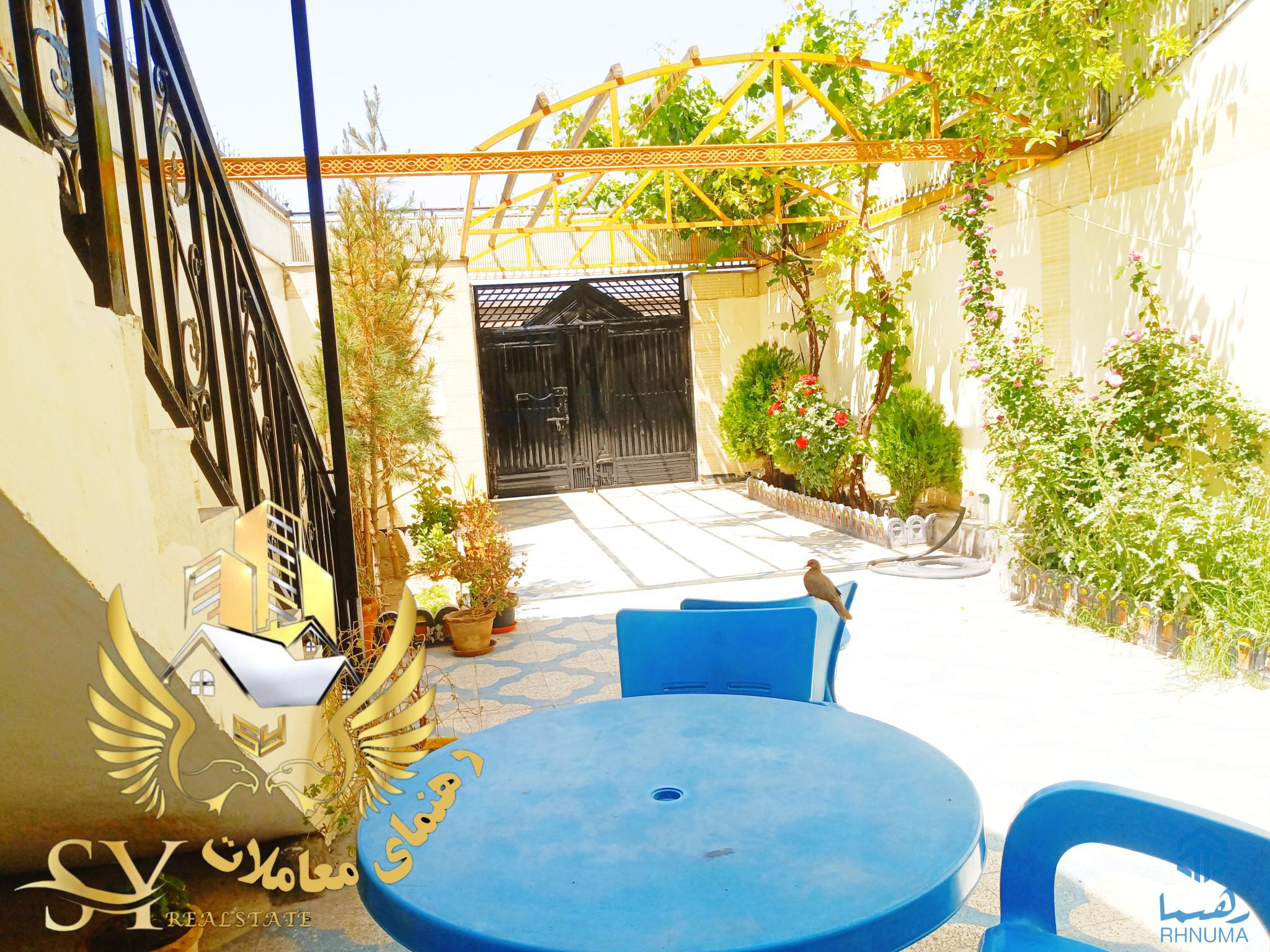 یک در بند حولی فروشی