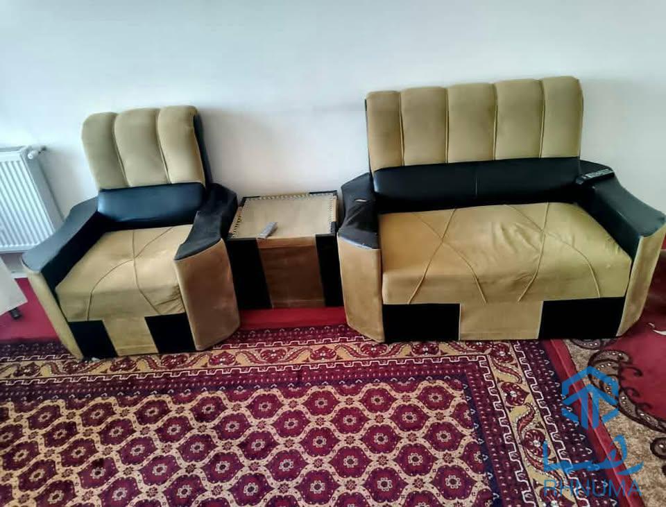 یک سیت کوچ هفت نفره