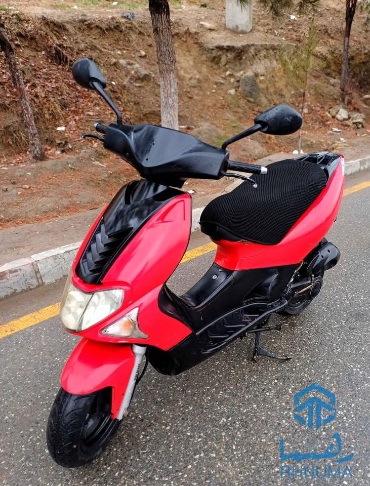 یک عراده موترسایکل KYMCO جاپانی