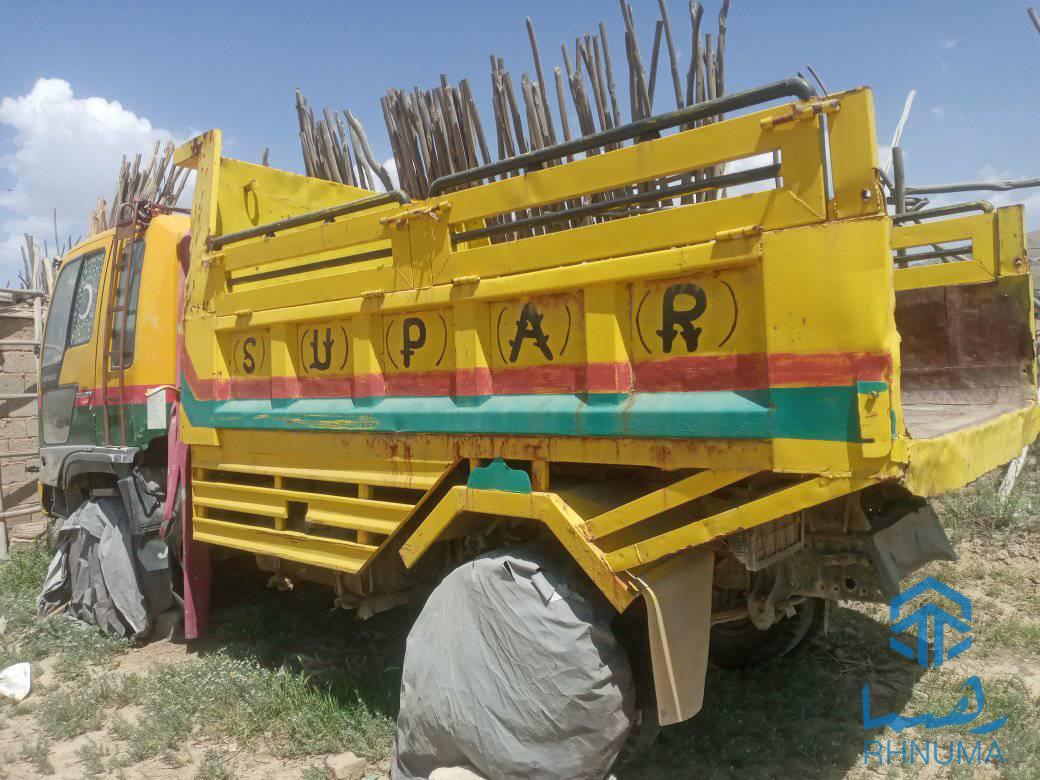 یک عراده موتر هینو