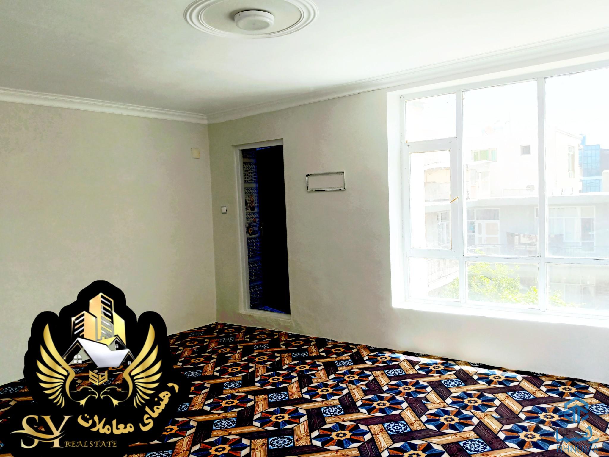 یک در بند حولی فروشی