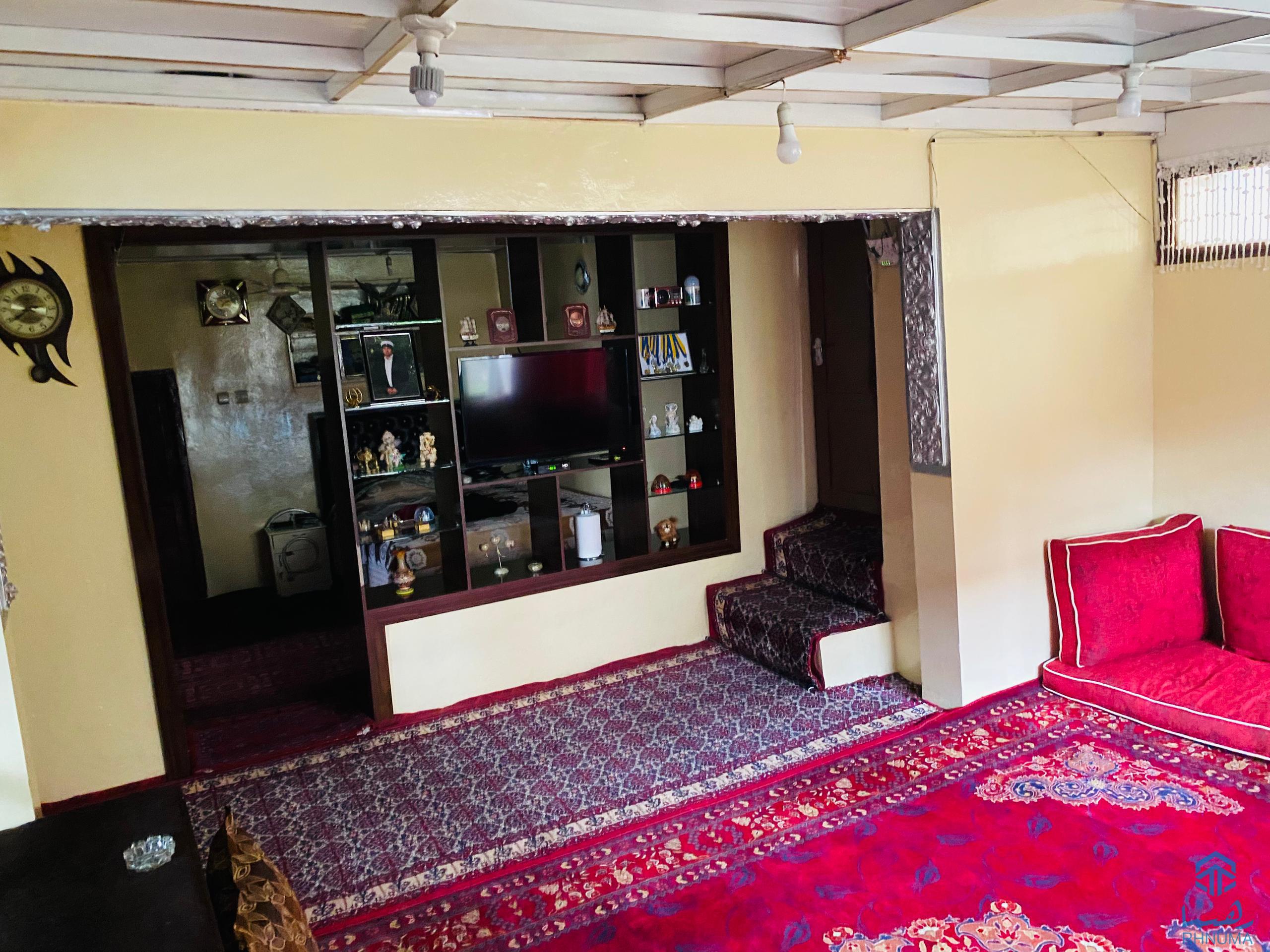 یک تعمیر حویلی دار دو منزله کرایی