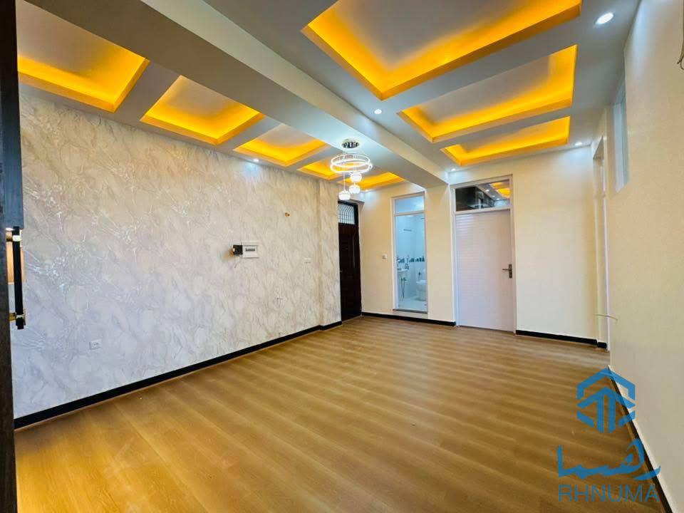 یک باب پارتمان فروشی سه اطاقه واقع سرک پنجم پروژه تایمنی پشت سر پوهنتون غالب کابل افغانستان
