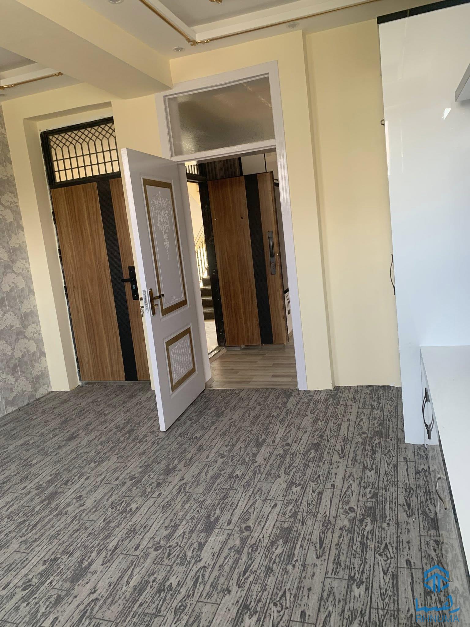 يك باب اپارتمان چهار اطاقه VIP آفتاب رخ؛