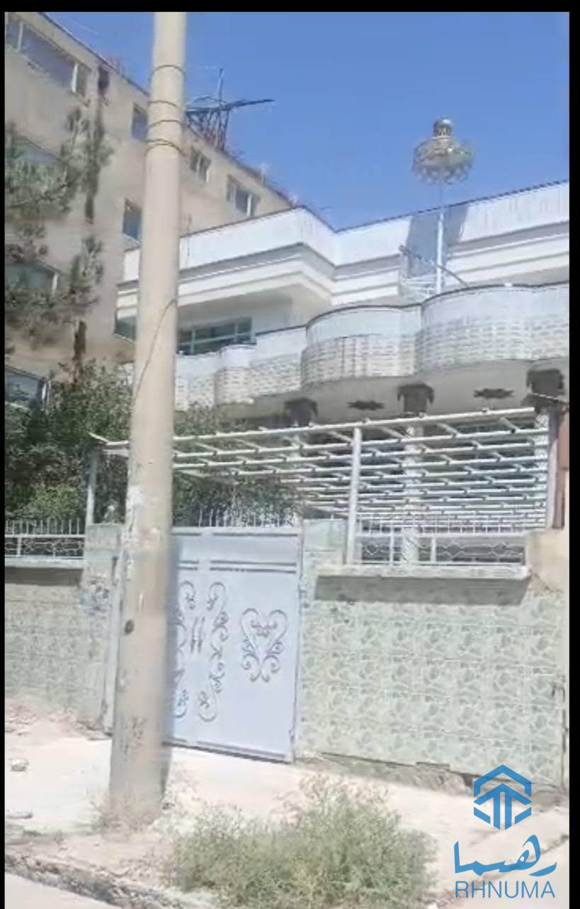 یک دربند حویلی کرایه  مستقل نمره راسته افتاب رخ مناسب براي فامیل هاي و دفاتر شخصی میباشد