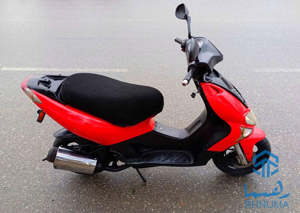 یک عراده موترسایکل KYMCO جاپانی