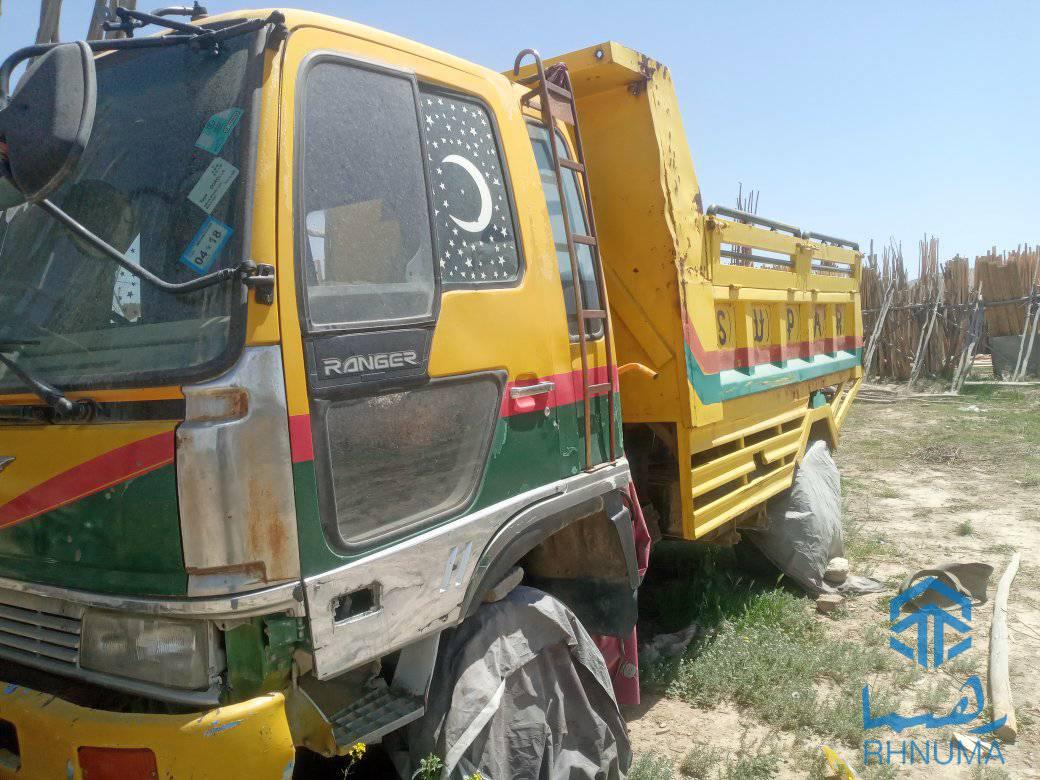 یک عراده موتر هینو