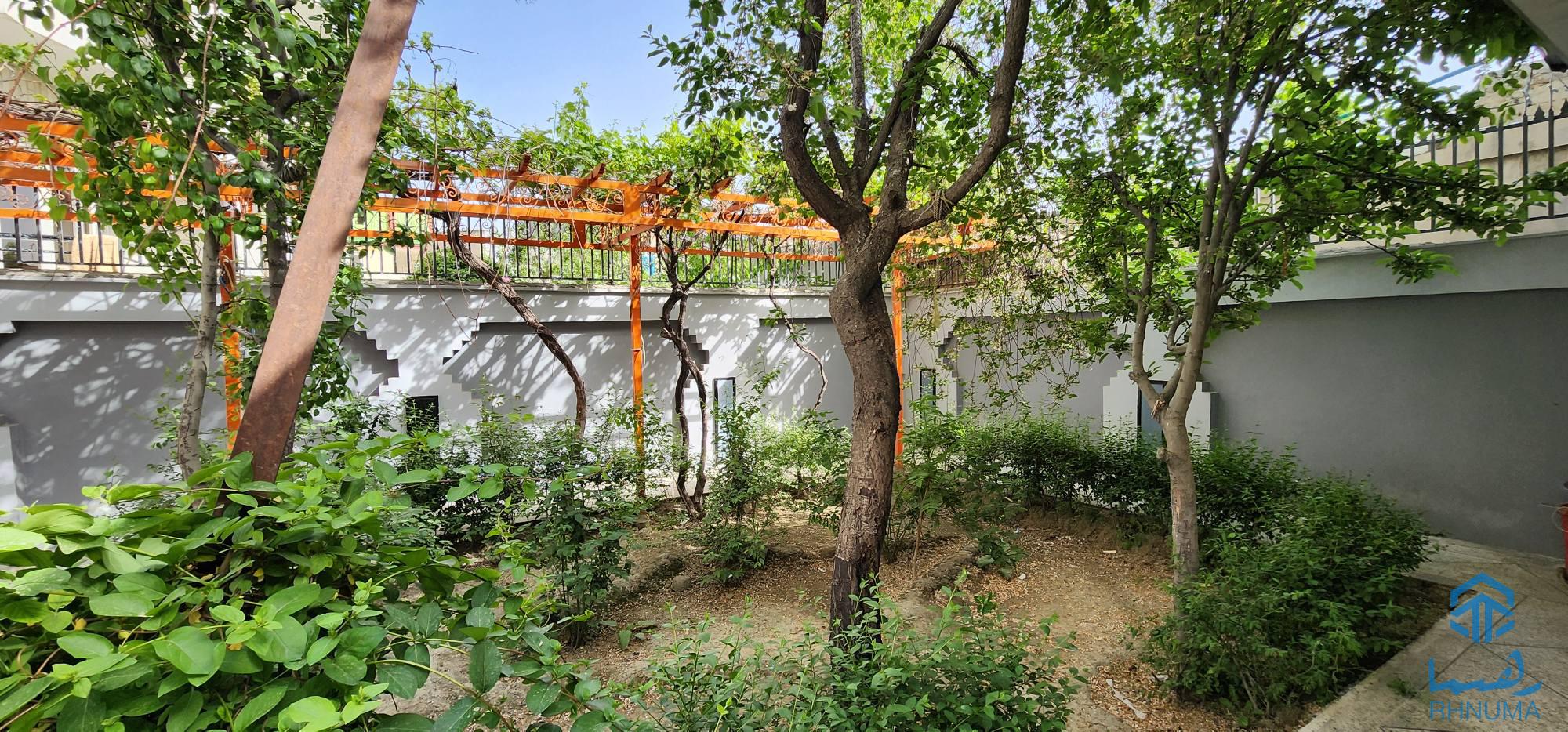 تعمیر فروشی سه منزله