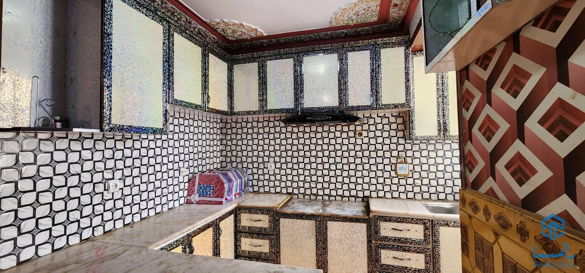 تعمیر فروشی سه منزله