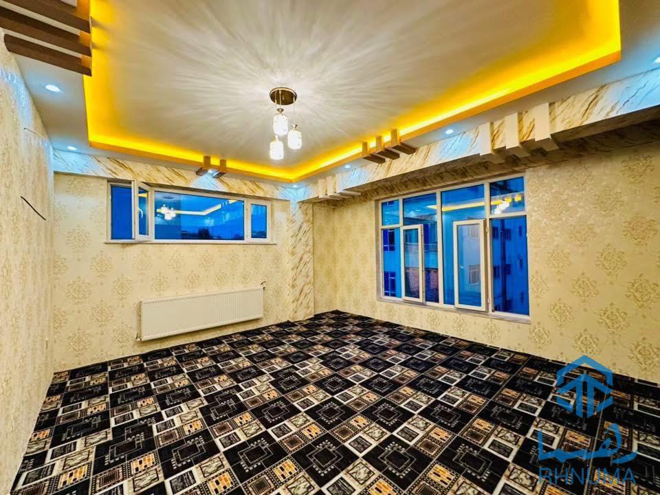 آپارتمان فروشی سه اطاقه تخت بام دار واقع سرک پنجم پروژه