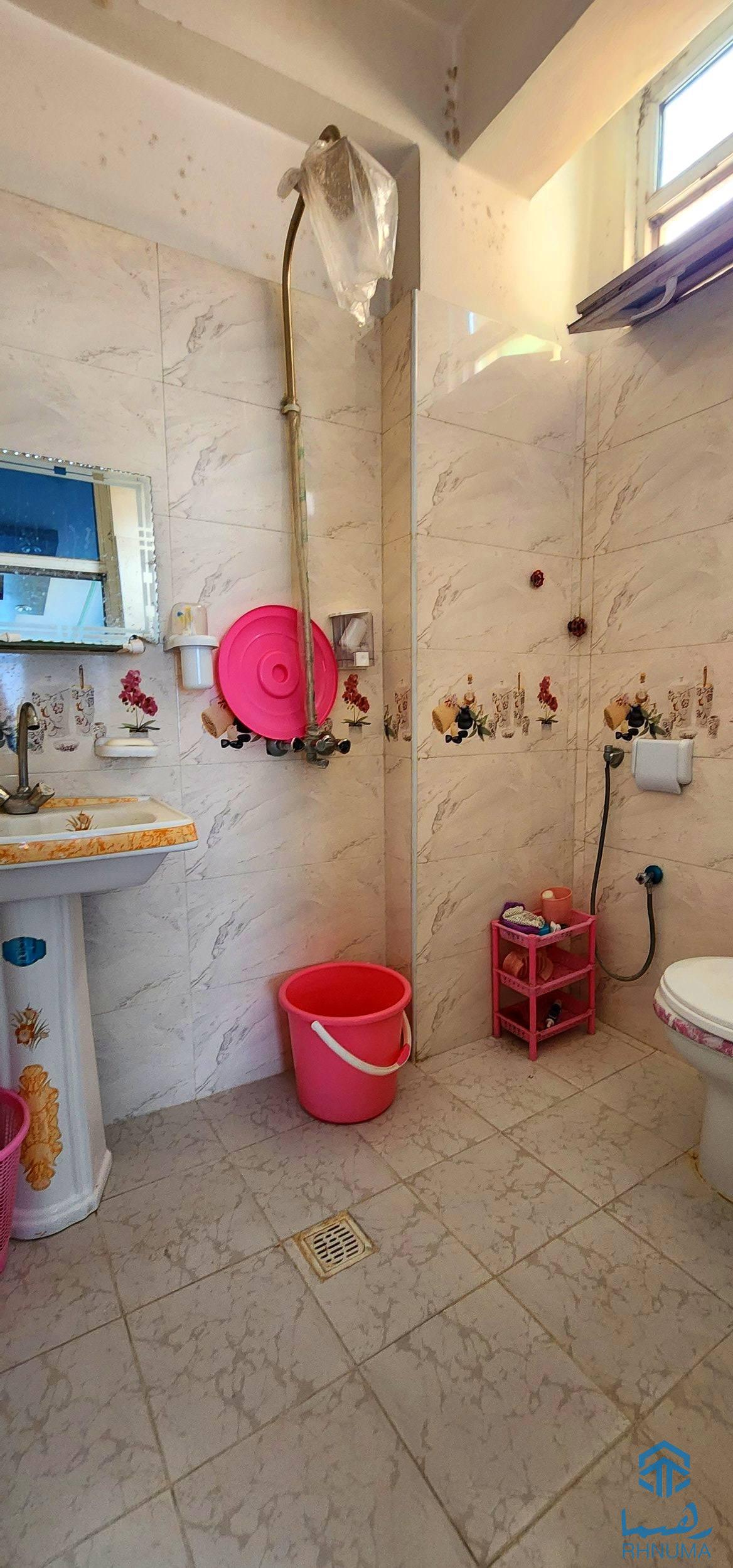 تعمیر فروشی سه منزله