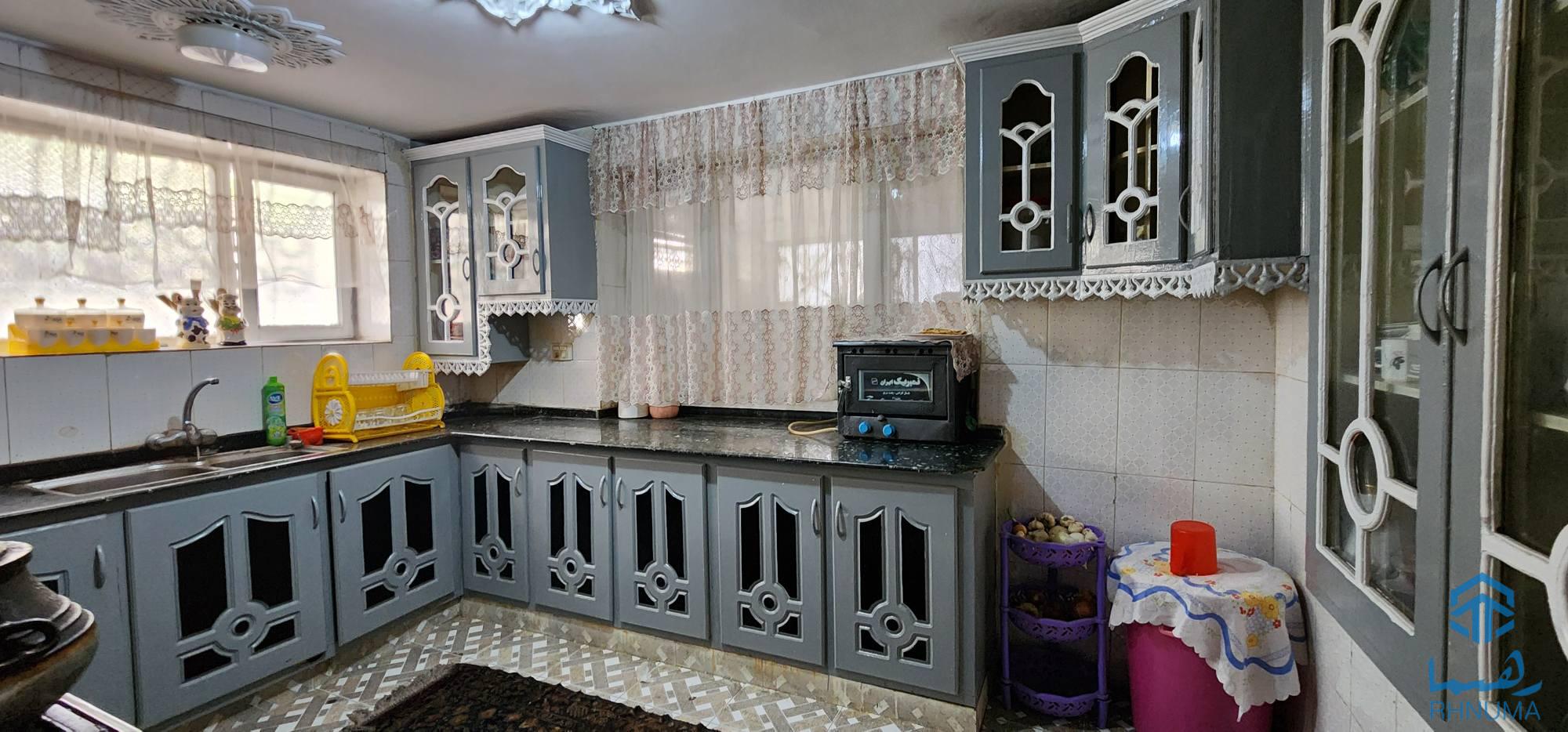 تعمیر فروشی سه منزله