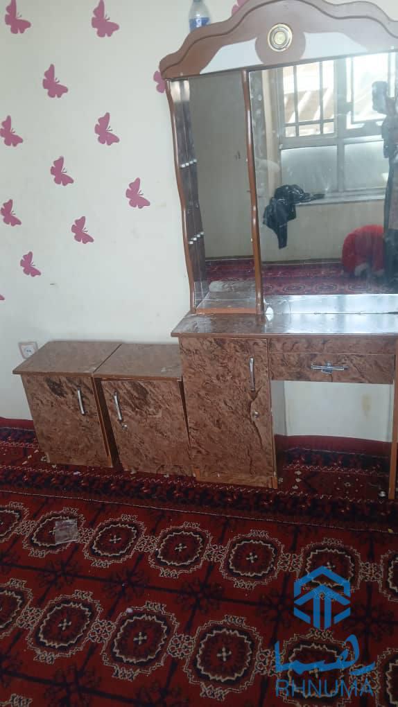 تخت دونفره بامیز ارایش دودانه میزک خورد به دو بغل تخت سرتختی