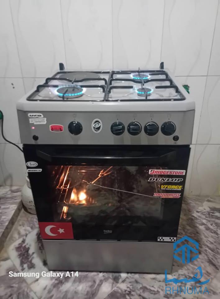 داش سه شعله یی گازی و یک خانه برقی داخل داش هم گازی