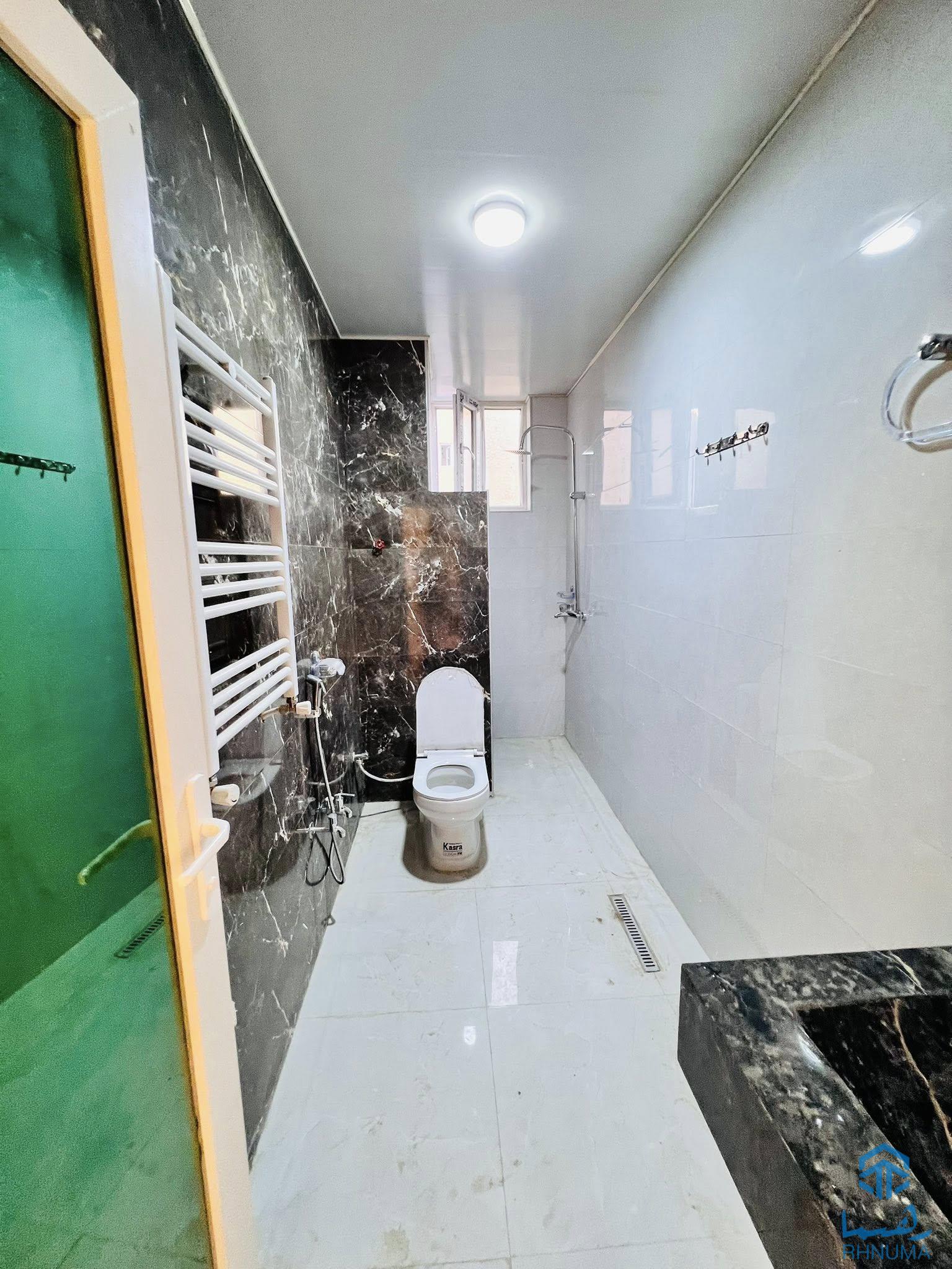 یک باب چهار اطاقه فروشی