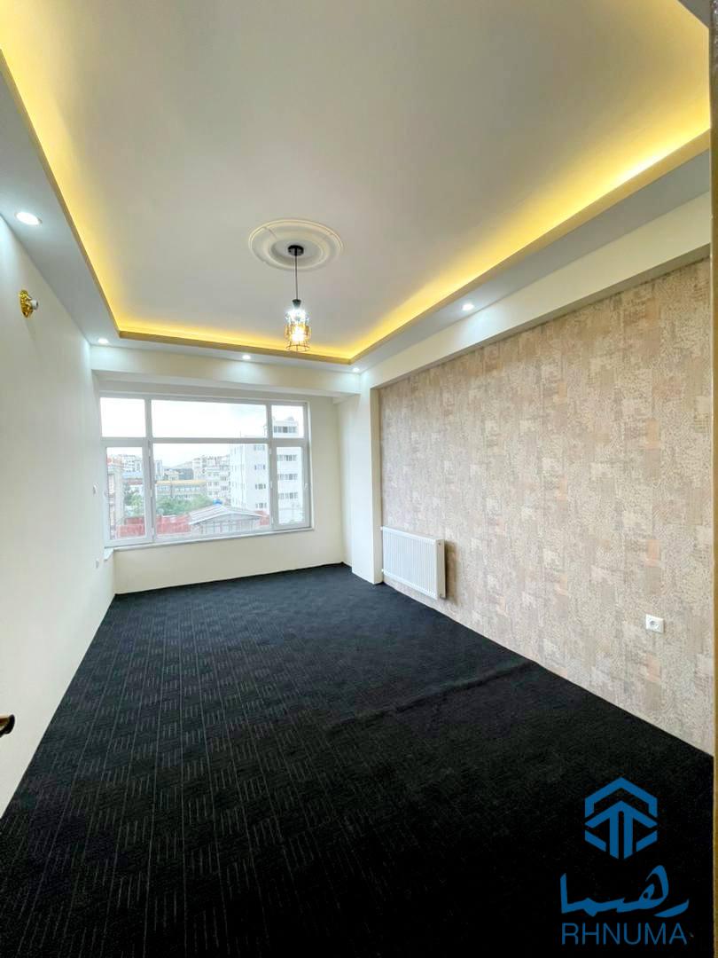 یک باب آپارتمان سه اطاقه مفشن VIP تخت بام دار