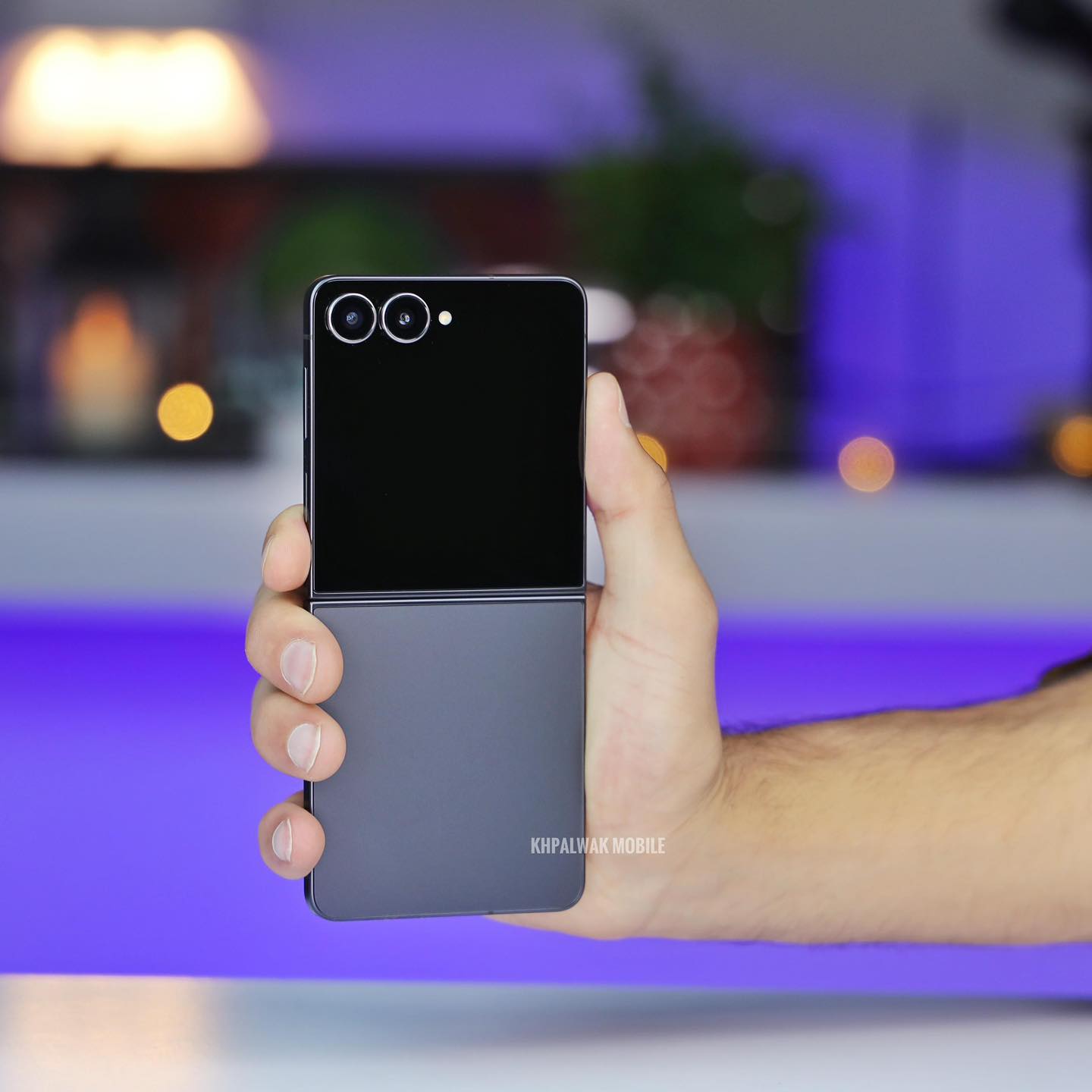 خپلواک موبایل محصول جدید سامسونگ Galaxy Flip 7 را که با بهترین انکشافات نوین آراسته است، به مناسب ترین قیمت و معیاری ترین کیفیت به فروش گذاشته است.