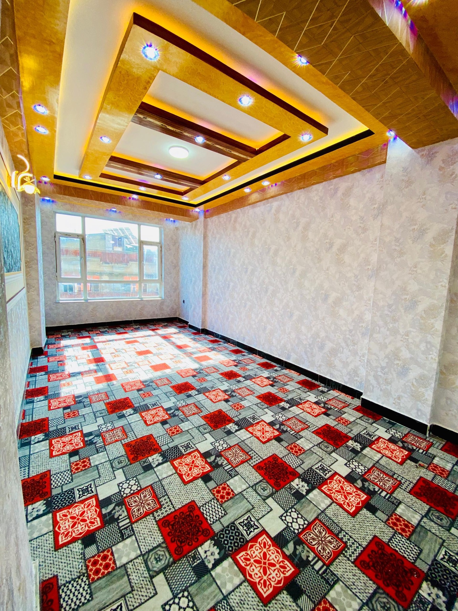 🏢آپارتمان سه اطاقه(عاجل فروش). سر سرک عمومی