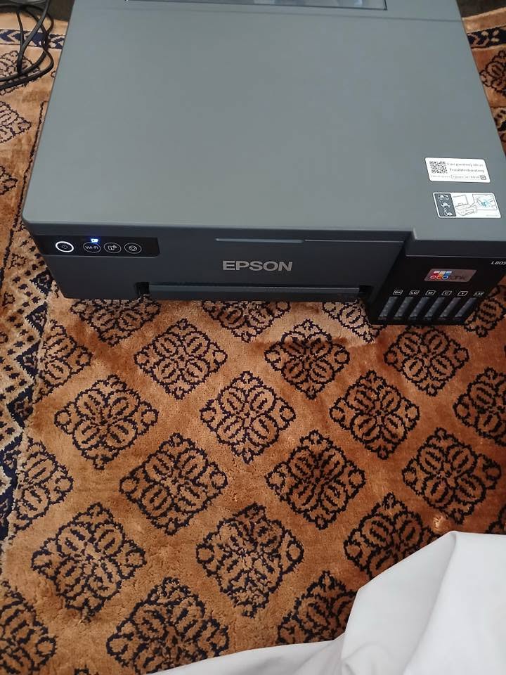 فروش یک پایه پرنتر مودل Epson L8050 شش رنگ دارای  wifi چاپ نمودن