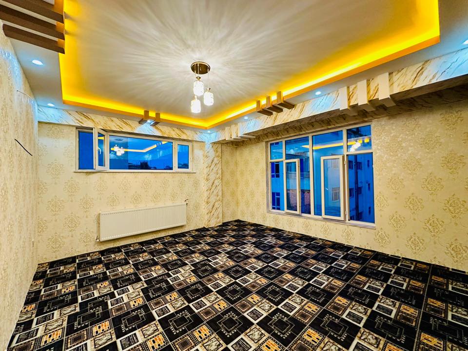 آپارتمان سه اطاقه تخت بام‌دار
