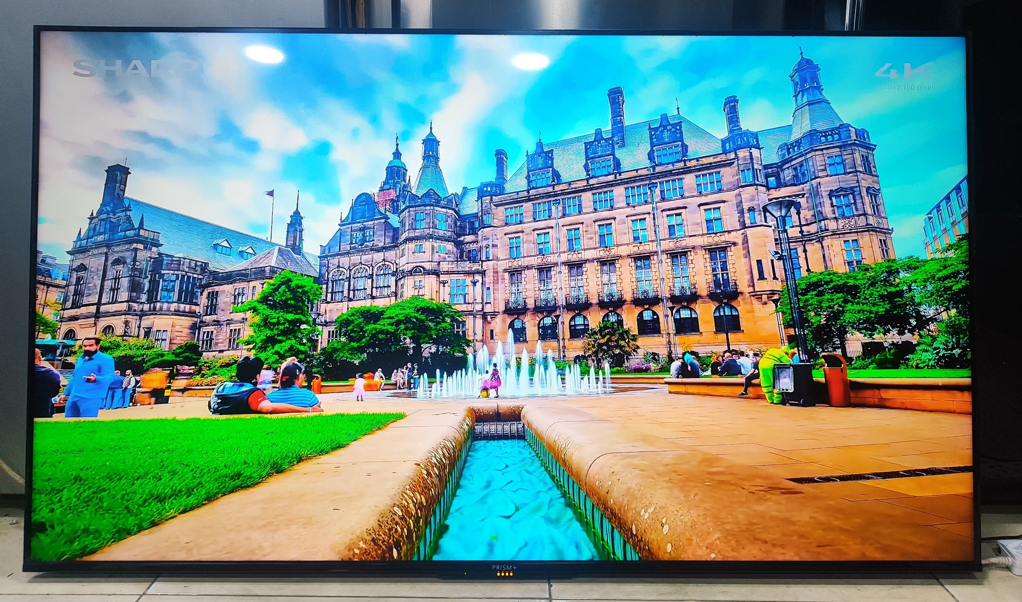 📺 کیفیت: 4K Ultra HD با پنل Quantum IPS و HDR10