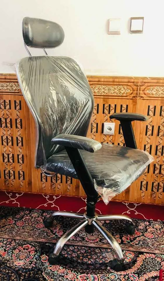 به تعداد دو دانه چوکی چرخشی دفتری به لیلام
