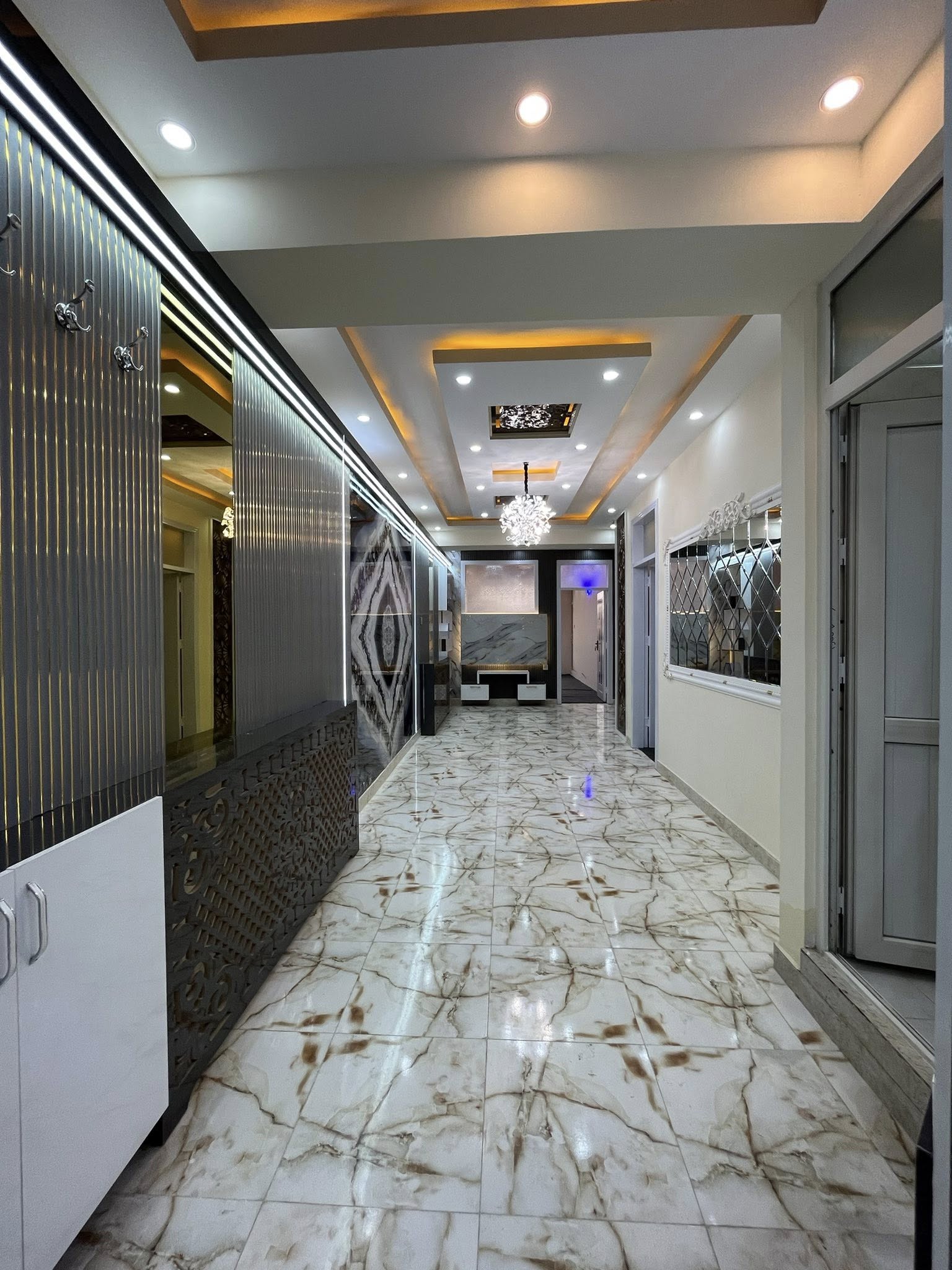 یک باب آپارتمان چهار اطاقه مفشن VIP فروشی
