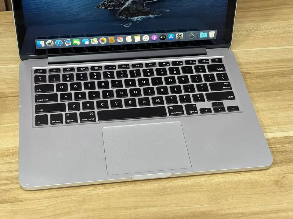 فروش فوری عاجل یک عدد لبتاپ MacBook Pro 2015