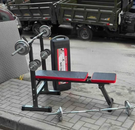 بنچ متحرك با داشتن ٥٠ كيلوگرام وزن و يك هالتر!