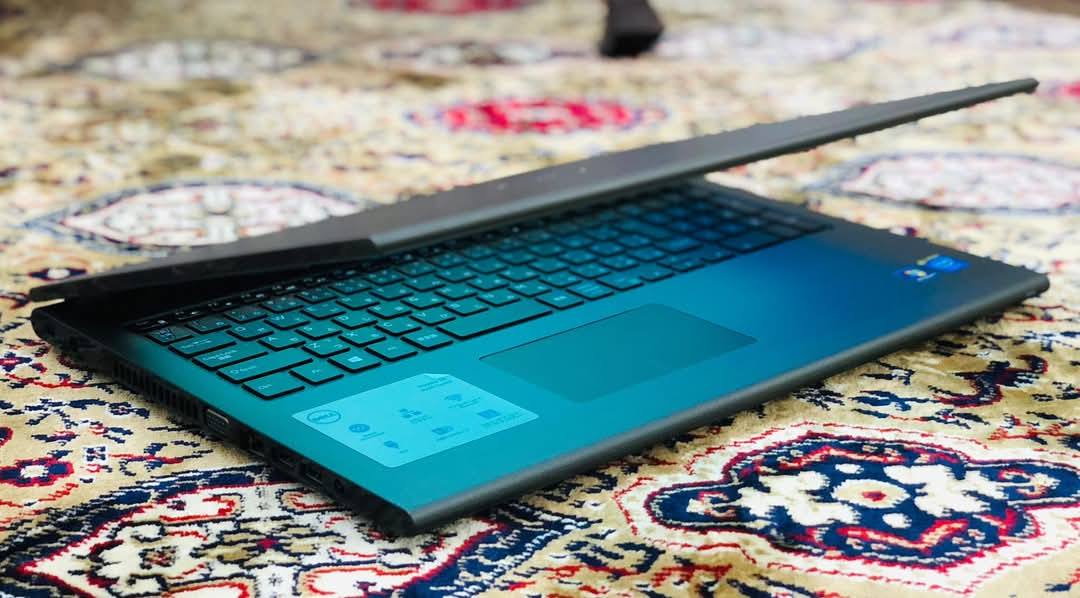لپتاپ ذیل به این مشخصات به فروش میرسد.💻
