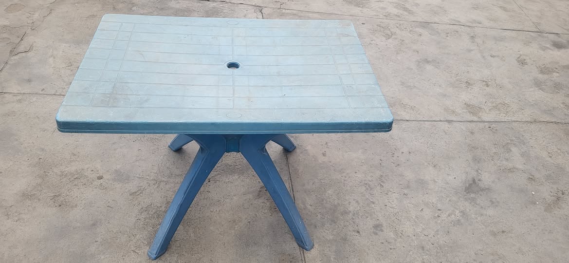 میز پلاستیکی فروشی
