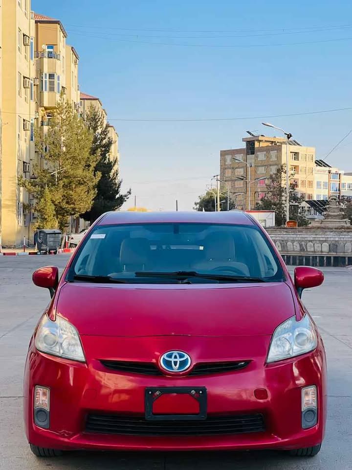 2012 Toyota Prius · Sedan · Driven 300 kilometers