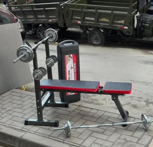 بنچ متحرك با داشتن ٥٠ كيلوگرام وزن و يك هالتر!