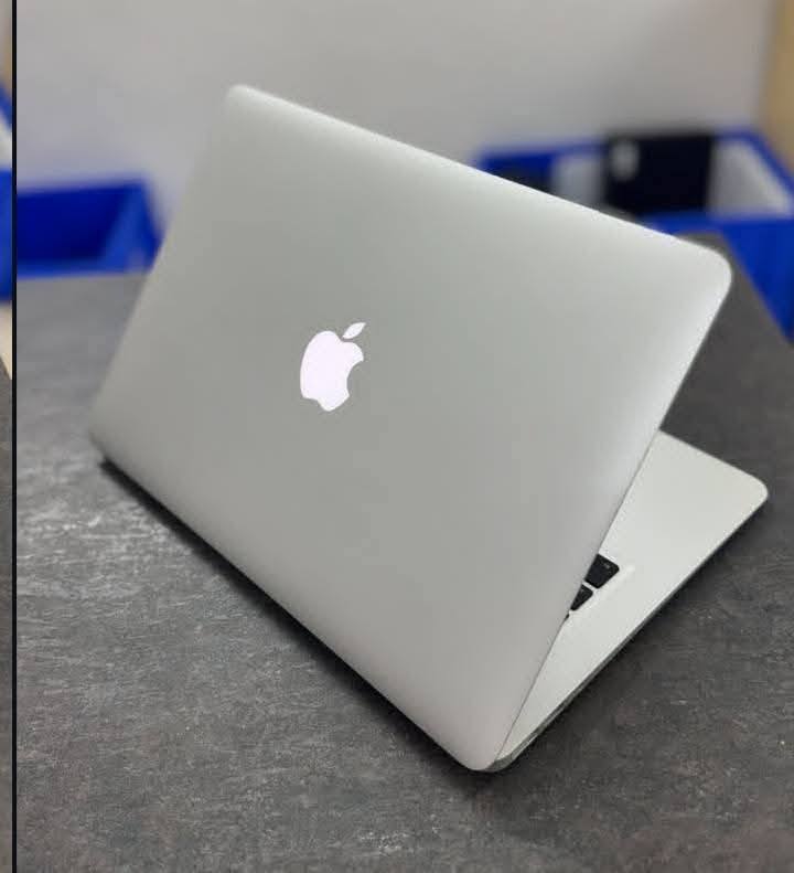 فروش فوری وعاجل یک عدد لبتاپ اپل MacBook Air  آمریکایی