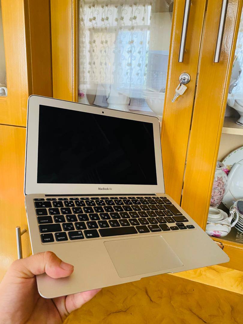 فروش یک عدد لبتاپ اپل MacBook Air  آمریکایی به قیمت
