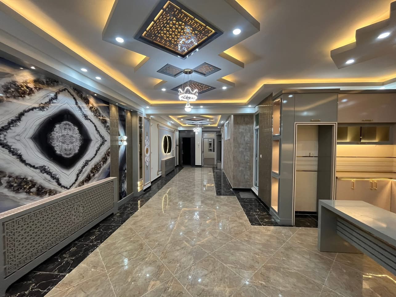 آپارتمان فروشى VIP  چهار اطاق تخت بام دار