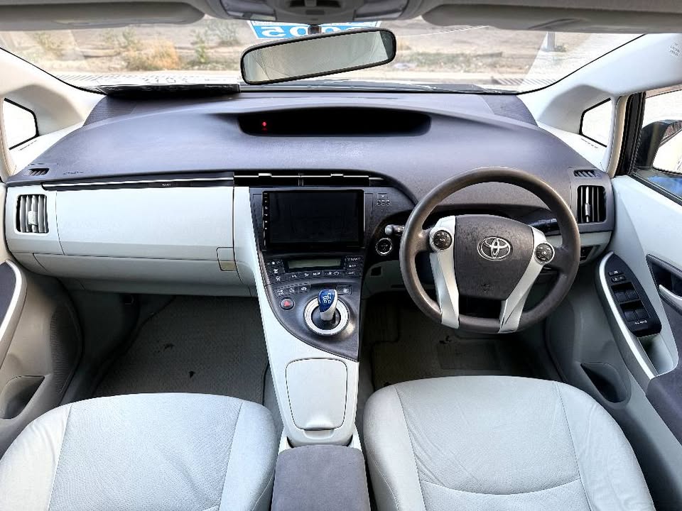 پریوس برقی TOYOTA PRUIS