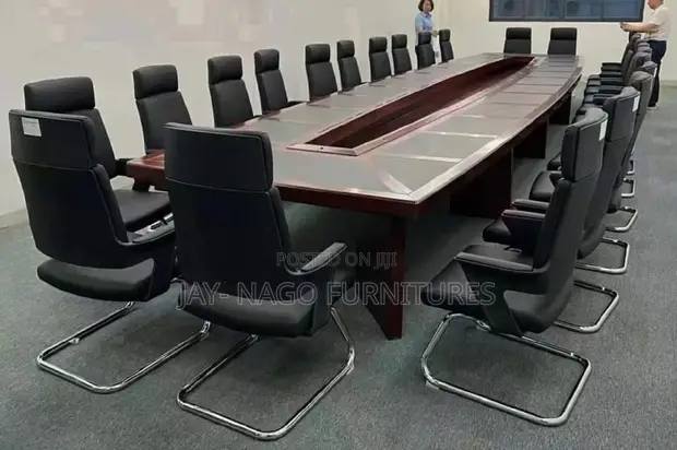 شرکت تجارتی جهان فرنیچر وارد کننده انواع و اقسام میز های کنفرانس خارجی