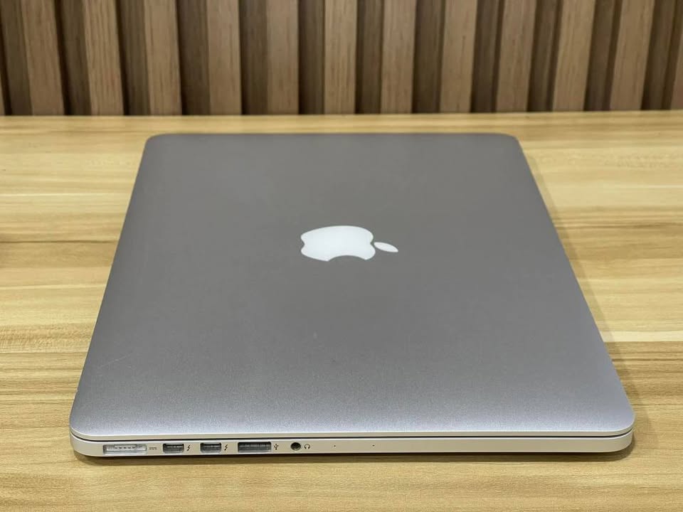 فروش فوری عاجل یک عدد لبتاپ MacBook Pro 2015